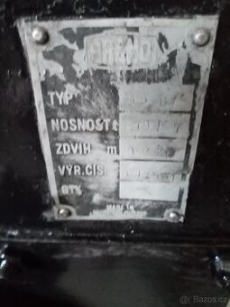 Hřebenový zvedák - 1