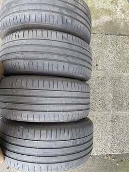 Pneu 245/40R19