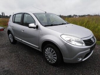 DACIA SANDERO 1,4-16V BENZIN 55 KW RV2010,KLIMA,ZA 59000 KČ