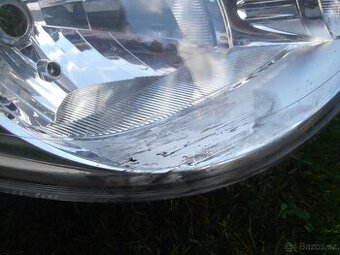 Pravý přední světlomet Thalia