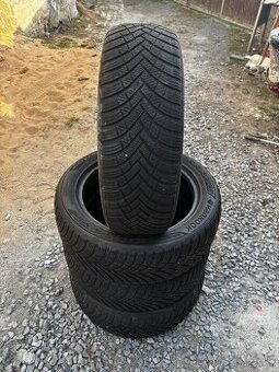 Zimní pneu 205/55/17 hankook
