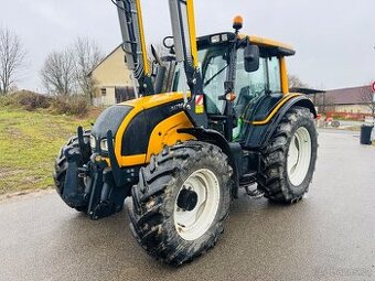 Valtra n111. Hi-tech s nakladačem INTER-TECH