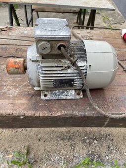 Zdravím, nabízím k prodeji elektromotor SIEMENS