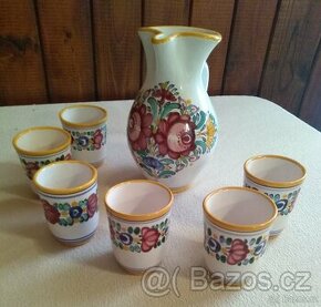 Džbán a 6 kalíšků + popelník (Modranská keramika)