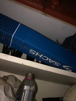 Pruziny, tlumice, perovani, toyota avensis