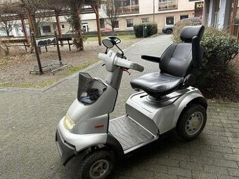 elektrický čtyřkolový seniorský skútr