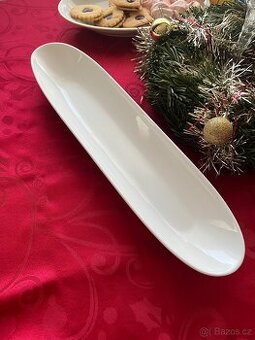 Různé misky a příbory