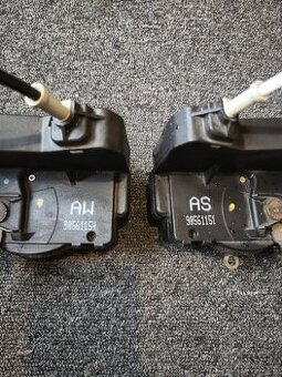 Zámek dveří, žárovky zadního světla