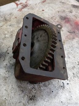 Skříň předního náhonu zetor