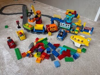 Lego Duplo 10508 plus Letiste a letadl- Nákladní Vlak Deluxe