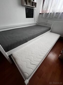 Bílá masiv postel, rozkládací