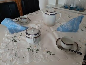 Barevně vyšívaný ubrus,vhodný dárek