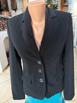 Černé dámské vypasované sako