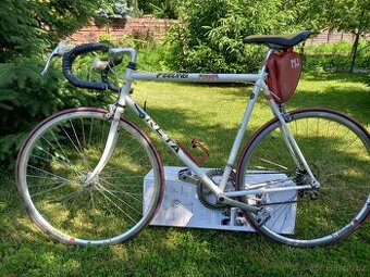 Silniční závodní kolo RETA