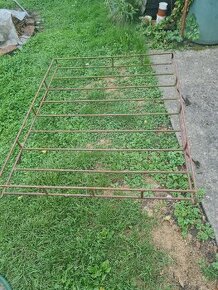 Škoda 1202 sedadla přední i zadní, také mám zahrádku na 1202