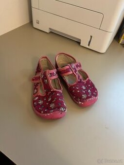 Prodam detske boty, prezuvky, papuce, backory, velikost 26