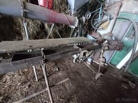 Stroj na výrobu pletiva