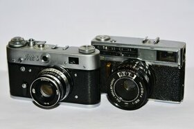 Dva staré fotoaparáty FED + SOKOL