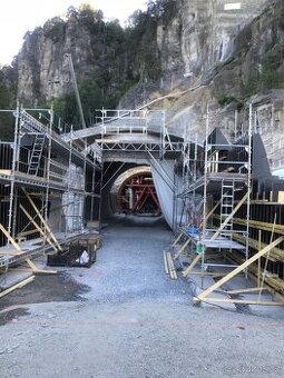 BETONÁRI / ŠALOVAČI, TESÁRI, VZDUCHOTECHNICI - Škandinávia