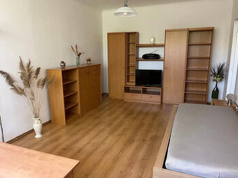 postel Malm z Ikea jako nová i s šuplíky a matrací za 3500kč