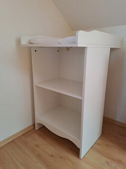 Přebalovací pult Ikea
