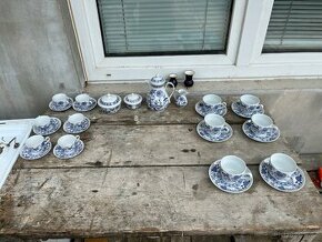 broušené sklo, kávový porcelán...