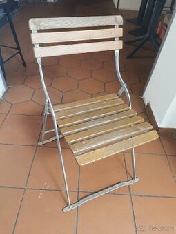 Skládací židle.