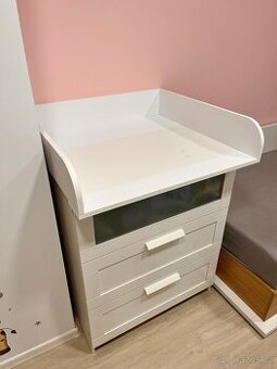Přebalovací pult na IKEA komodu