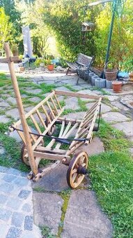 PRODEJ STAROŹITNÉHO VOZÍKU