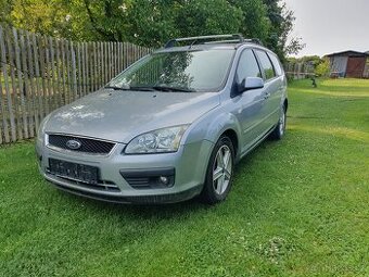 Ford Focus Kombi 1.6i benzín