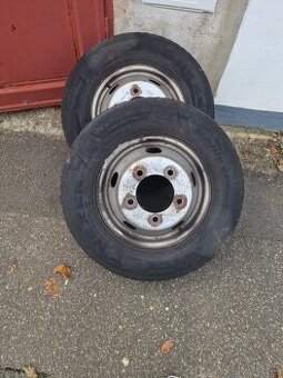 Renault Mascott , dvě kola s pneu 215/75R16C