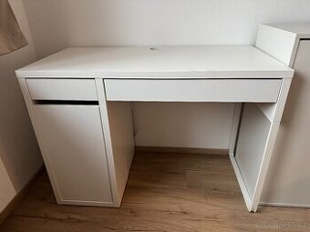 Bílý psací stůl MICKE