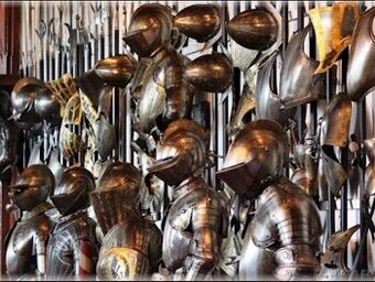 Koupim Cokoliv středověk/historismus meče, zbroje, palné z.