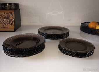 Sada talířů z kouřového skla, 17 kusů