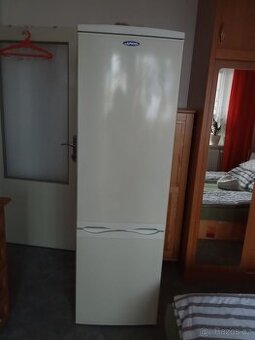 Prodám starší lednici s mrazákem ARDO.