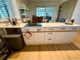 Prodám kuchyňskou linku 270 a 240cm