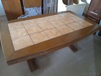 Konferencni stolek holandsky