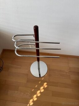 Stojan na ručníky