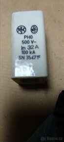 Pojistka, držák na pojistky