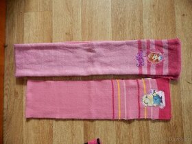 Různé dětské šály, čepice, rukavice a doplňky