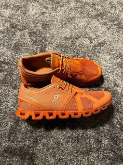 On Running, model Cloud, velikost 38,5