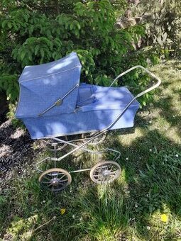 Kočárek pro panenku