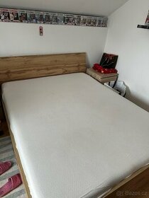 Dřevěná postel z xxxlutz 160x200
