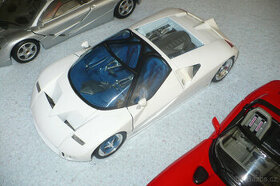 Model auto 1:18 Ford GT 90