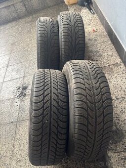Zimní pneu 4x98. 195x65r15