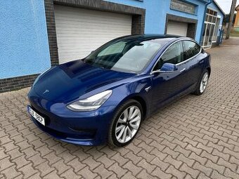 Tesla Model 3, SR+