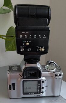 Canon EOS 300V + blesk Canon Speedlite 380EX