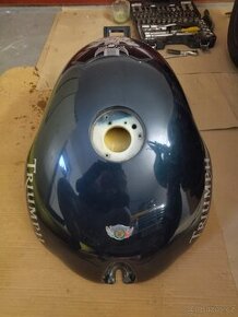 Nádrž Triumph Daytona 955i Cennential