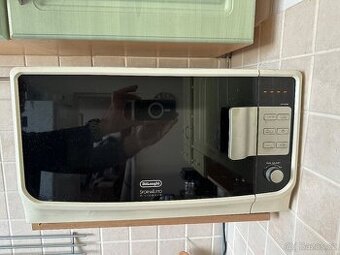 Mikrovlnná troub s 3 funkcemi DeLonghi MW 20 1050 W