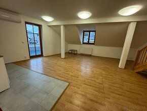 Prostor k bydlení (4C) s terasou v centru Jablonce